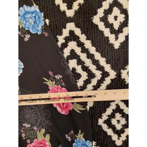 NEW Torrid Women's Camisole in Black with Mandalas and Flowers. Size 1 or 14/16 - Picture 3 of 11